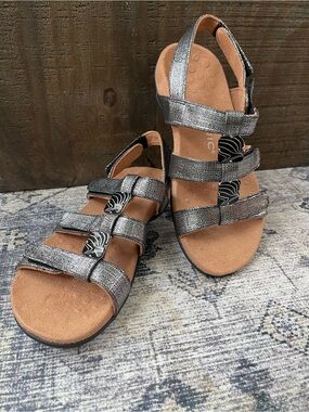 Vionic | Amber Silver Metallic Sandals Velcro Comfort Size 7.5 Wide
